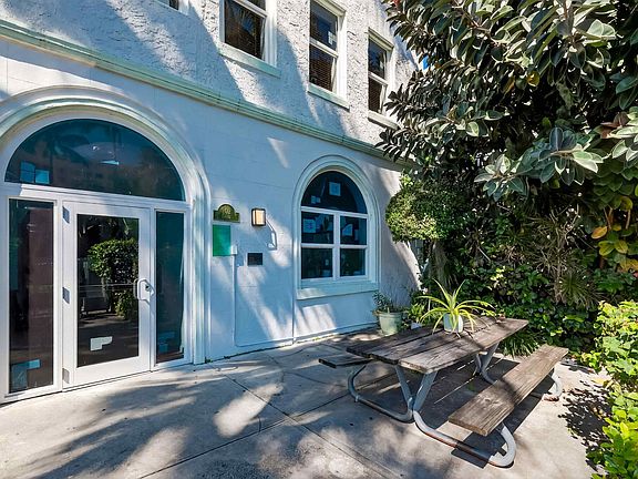 4th image of 802 Euclid Avenue #104
