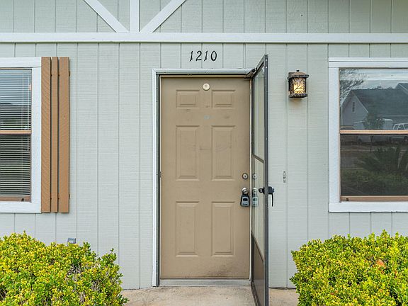 5th image of 1210 Quail Wood Dr