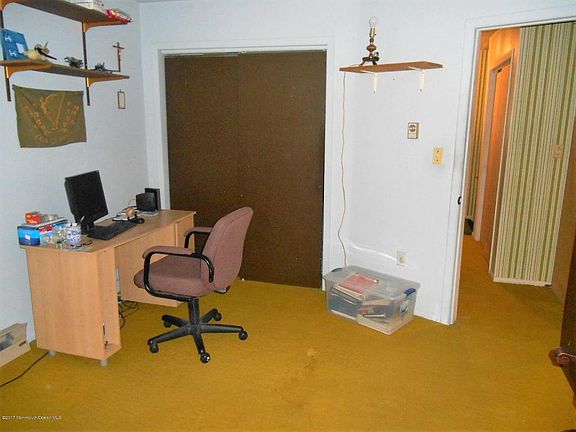 5th image of 609 Wellington Ave