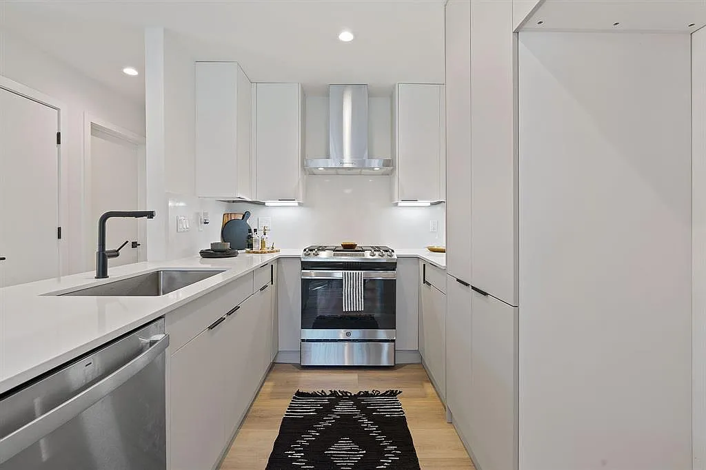 2 bed, 2.0 bath, 1144 sqft, $2,700 — Photo 4