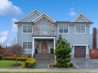 2472 Sycamore Ave, Wantagh, NY 11793