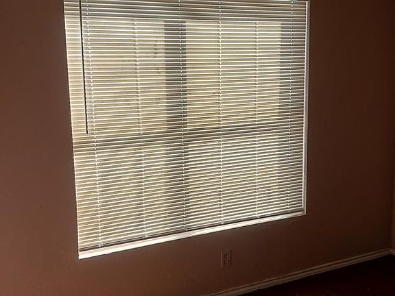 4th image of 122 W Taylor St