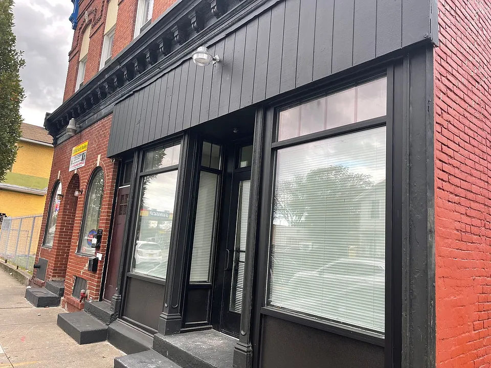 111-115 Lyell Ave