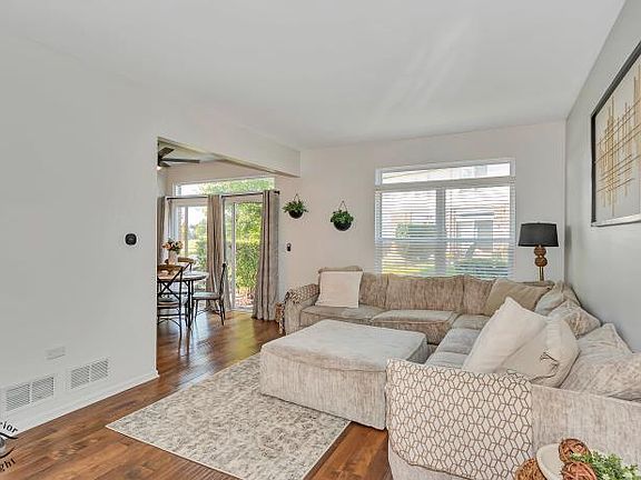 4th image of 2763 Foxwood Dr