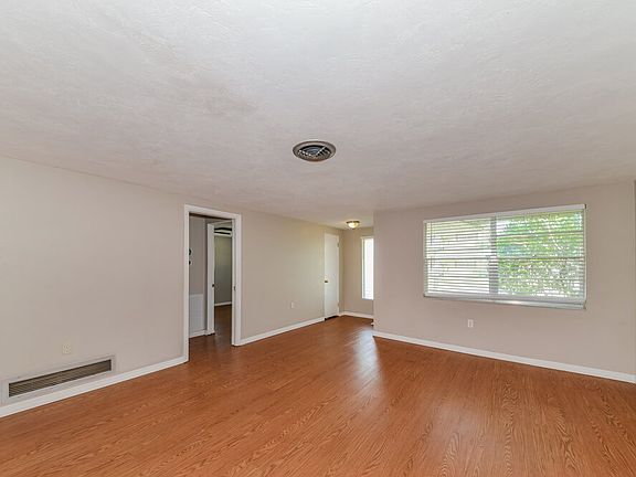 5th image of 3060 Goldenrod St