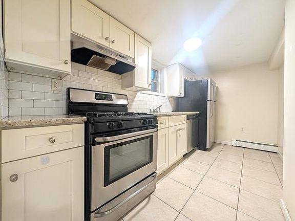 4th image of 3361 Kennedy Blvd #1