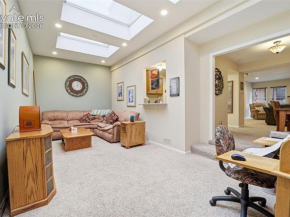 4th image of 2087 Sussex Ln