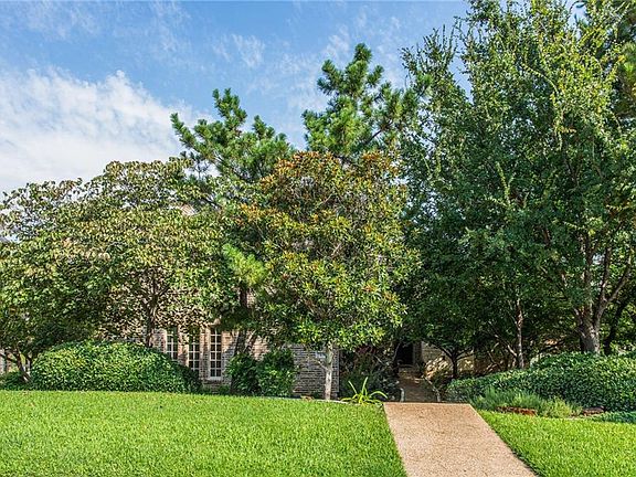 2nd image of 719 Winding Bend Cir