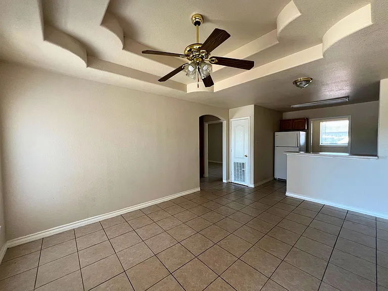 3008 E Stewart St — Photo 7