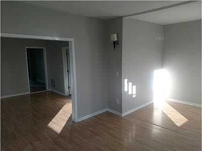 2nd image of 1823 Greenwood St