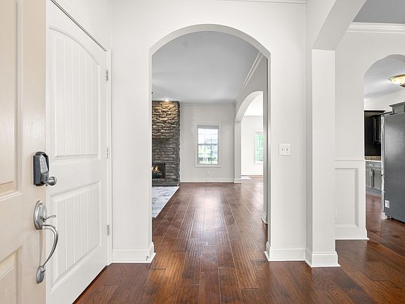 5th image of 116 Bainbridge Dr