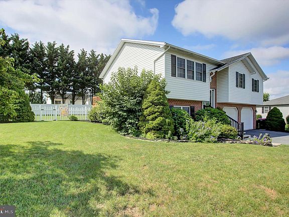 4th image of 10482 Mapleton Rd