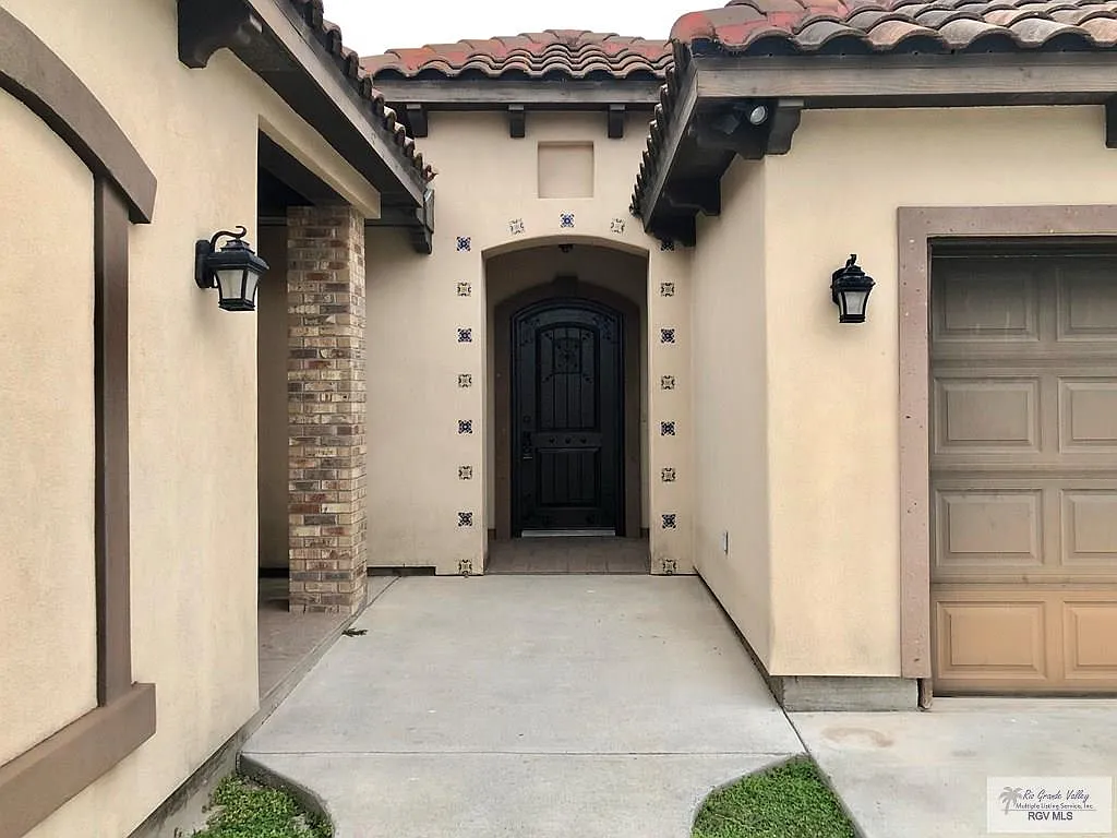 3 bed, 3.0 bath, 1722 sqft, $2,500 — Photo 2