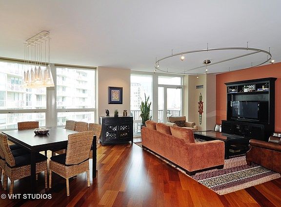 4th image of 600 N Kingsbury St APT 1207