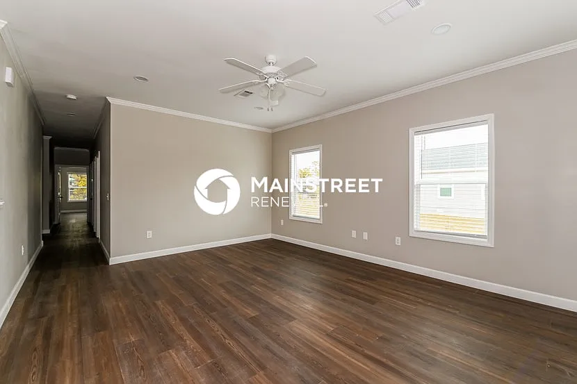 1111 Morton St E — Photo 3