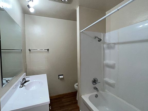 3rd image of 2800 Maple Dr #9