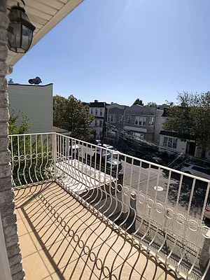 Rented by Richmont Realty LLC | media 8