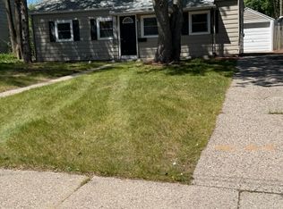 1355 Hollywood St NE, Grand Rapids, MI 49505