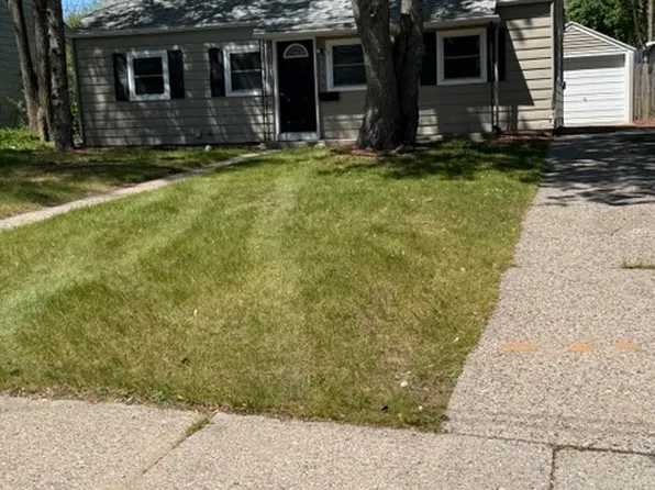1355 Hollywood St NE, Grand Rapids, MI 49505