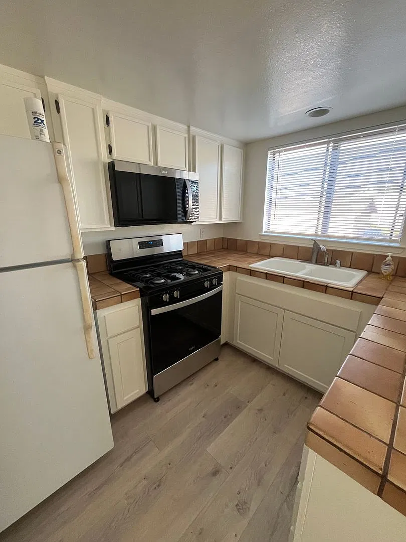 2 Bedroom 1.5 Bath Condo in Grover Beach! — Photo 3