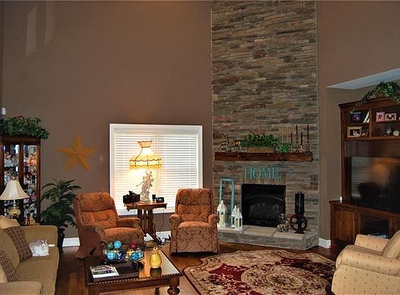 5th image of 3771 9th Street Dr NE