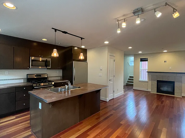 834 N 145th Ln — Photo 19