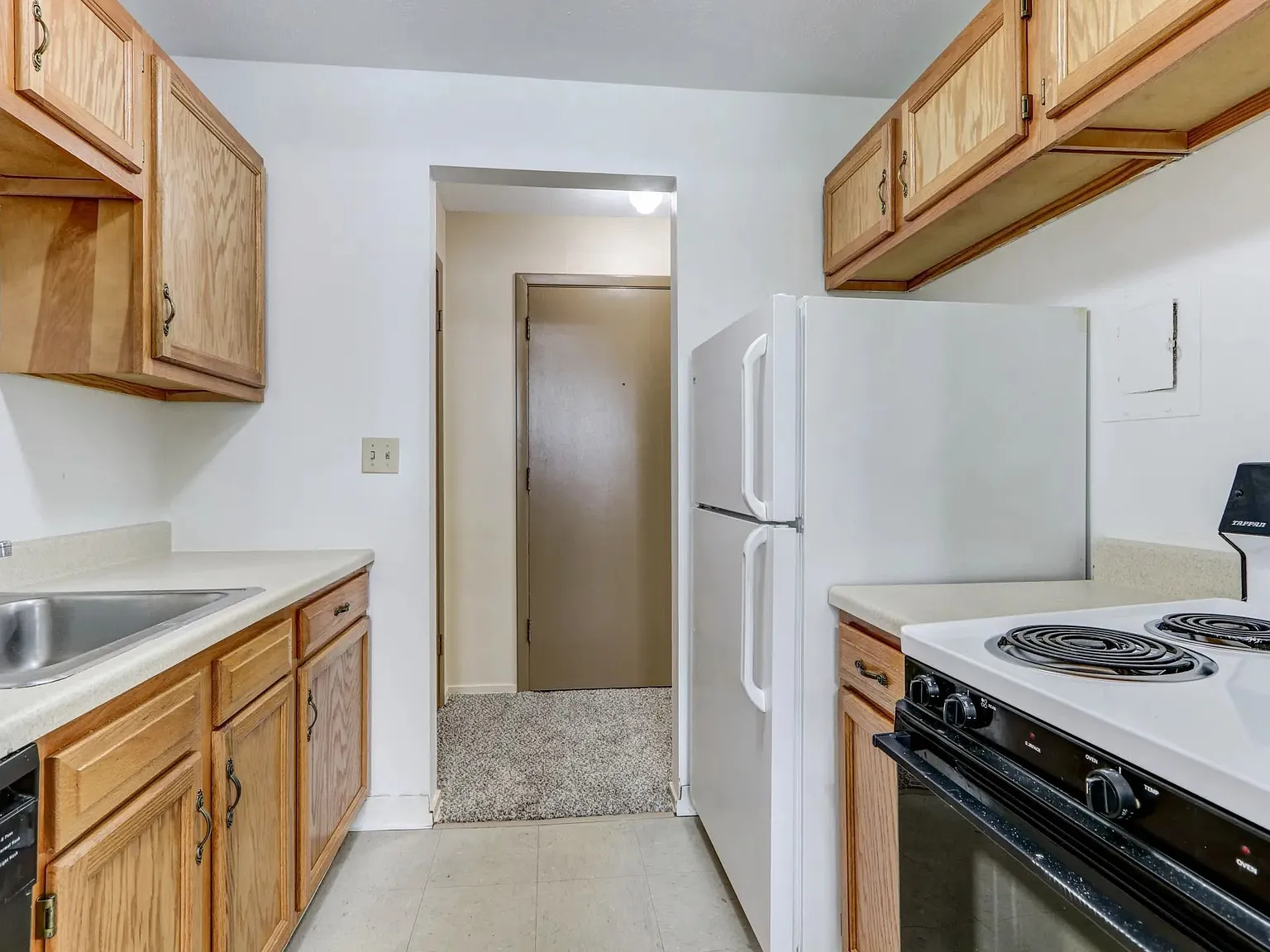 Ellacott Parkway Apartments — Photo 4