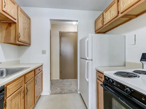 Ellacott Parkway Apartments