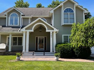 705 NW Eagle Ridge Cir, Lees Summit, MO 64081