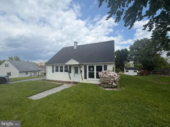 1058 Pine St, Middletown, PA 17057