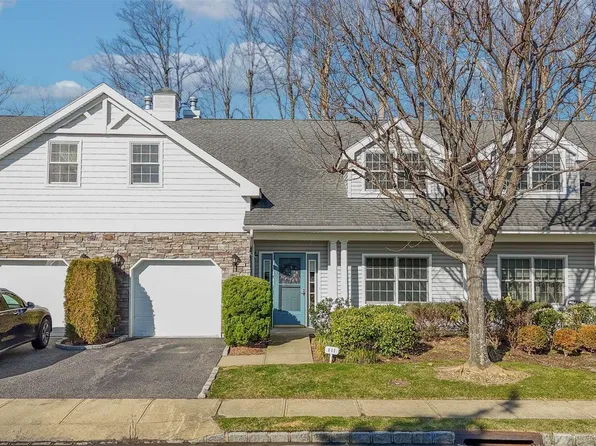 141 Pond View Drive #141, Port Washington, NY 11050