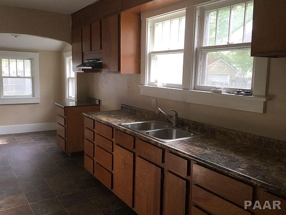 4th image of 517 E Arcadia Ave