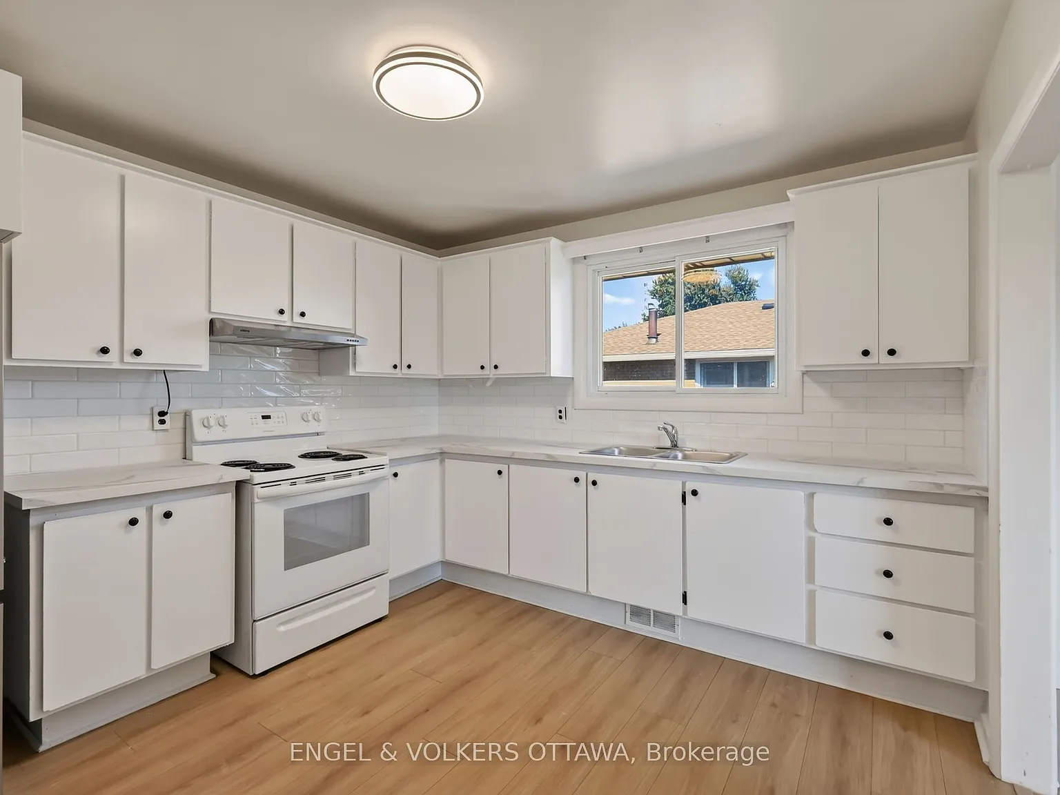 3 bed, $2,500 — Photo 2