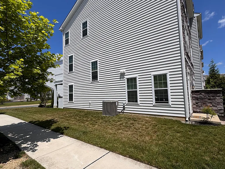 1116 Goddard Way — Photo 26