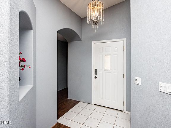 4th image of 995 Hacienda Cir
