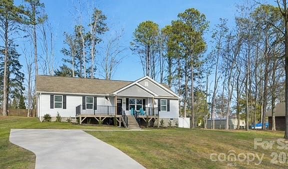 4th image of 2305 Holly Ln