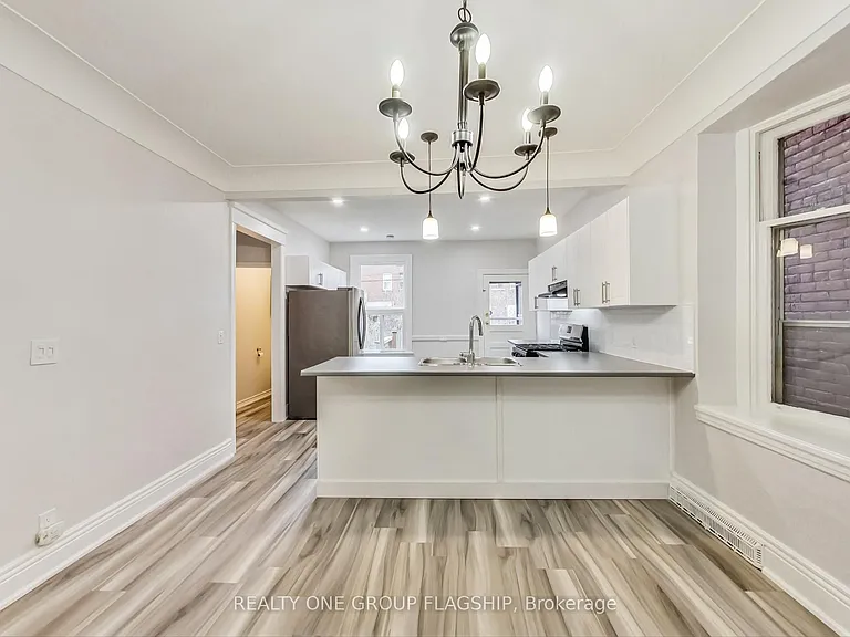 16 Huntley St — Photo 11