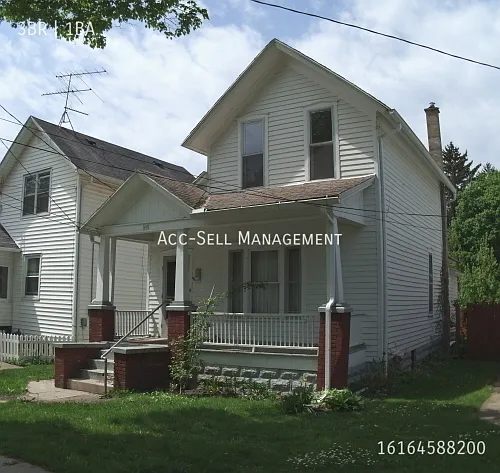 545 Fremont Ave NW Photo 1