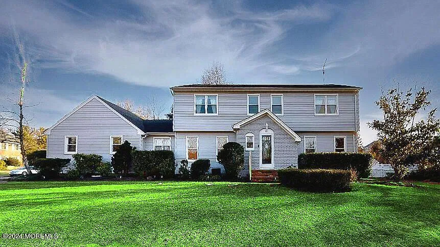 6 bed, 4.5 bath, 2961 sqft, $4,250 — Photo 1