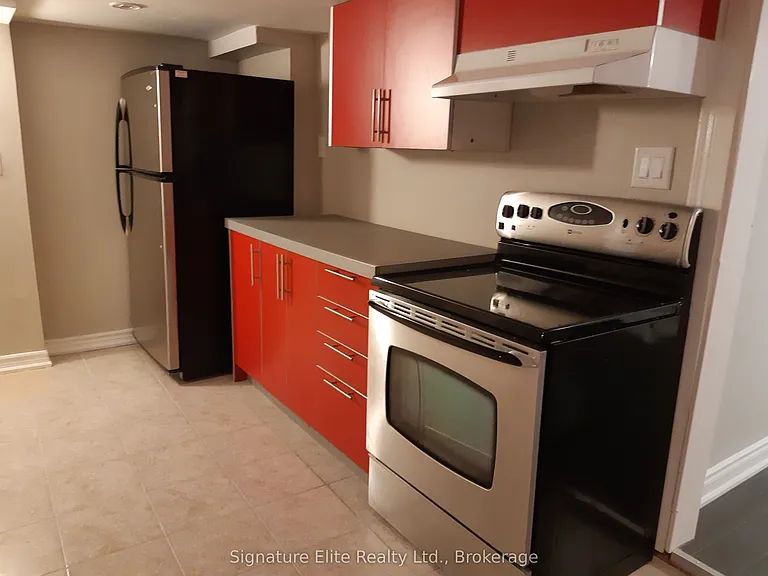239 Lambton Ave #BASEMENT — Photo 10