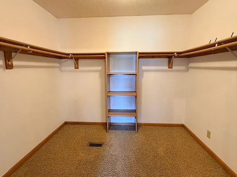 705 Hummingbird Ln — Photo 23