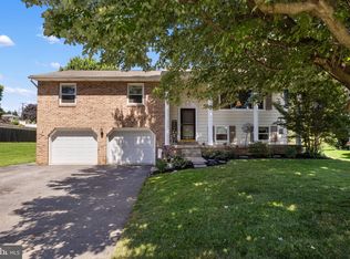 490 Holyoke Dr, York, PA 17402
