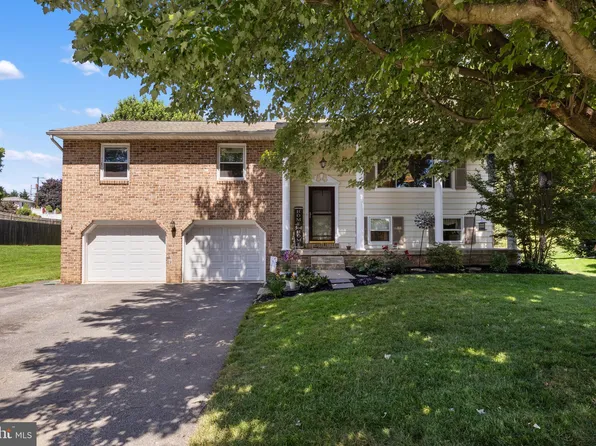 490 Holyoke Dr, York, PA 17402