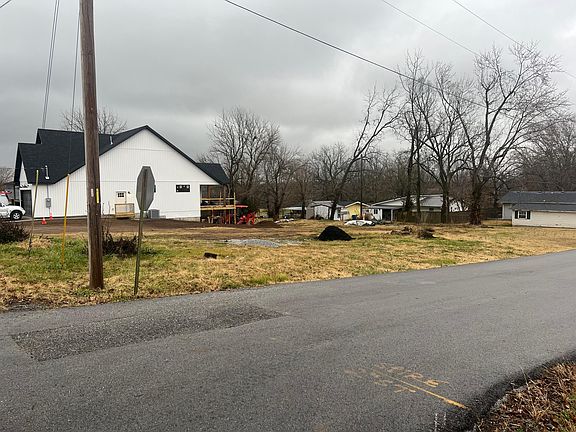 5th image of 315 W Linn