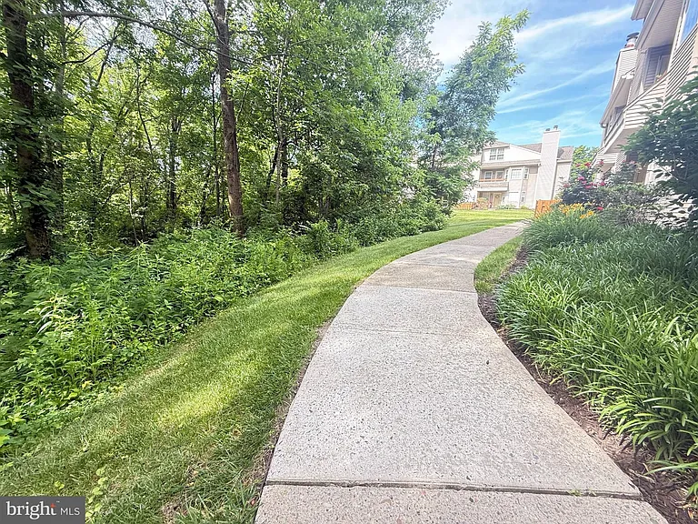 3705 Waltham Ct — Photo 17