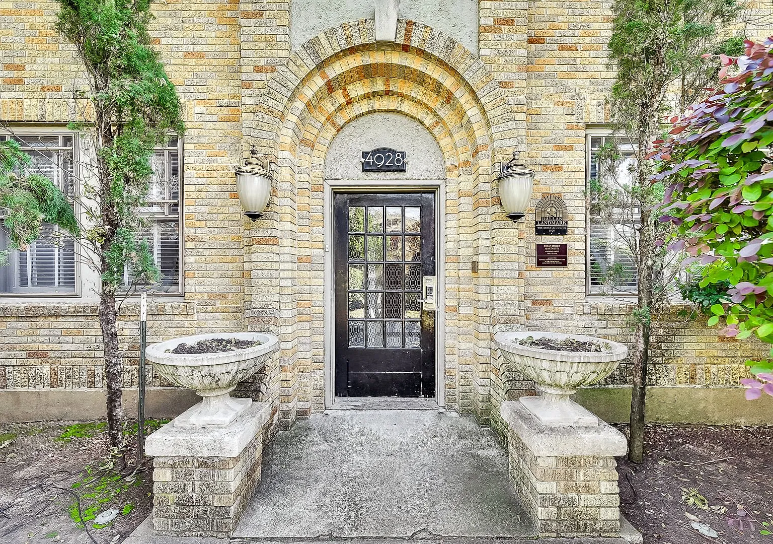 4928 Bryan — Photo 2