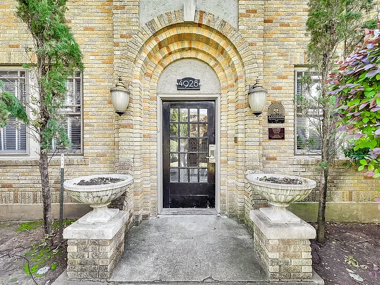 4928 Bryan — Photo 2