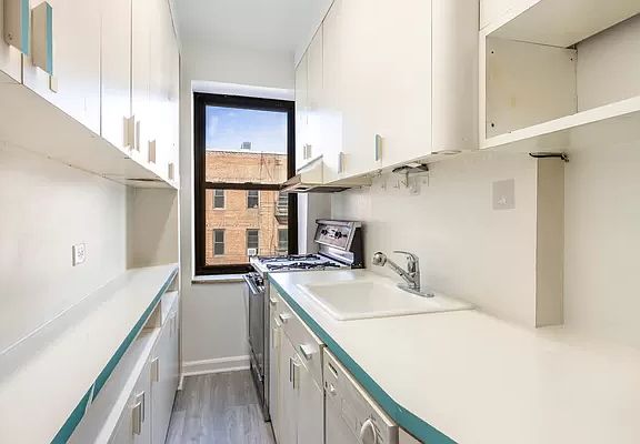 3rd image of 110 W 94th St APT 6C