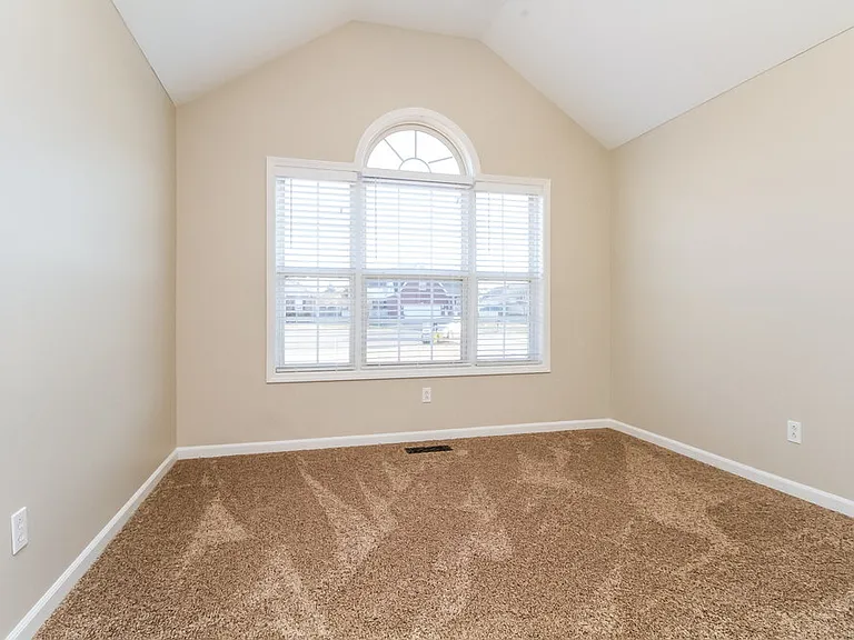 304 Acorn Ct — Photo 14