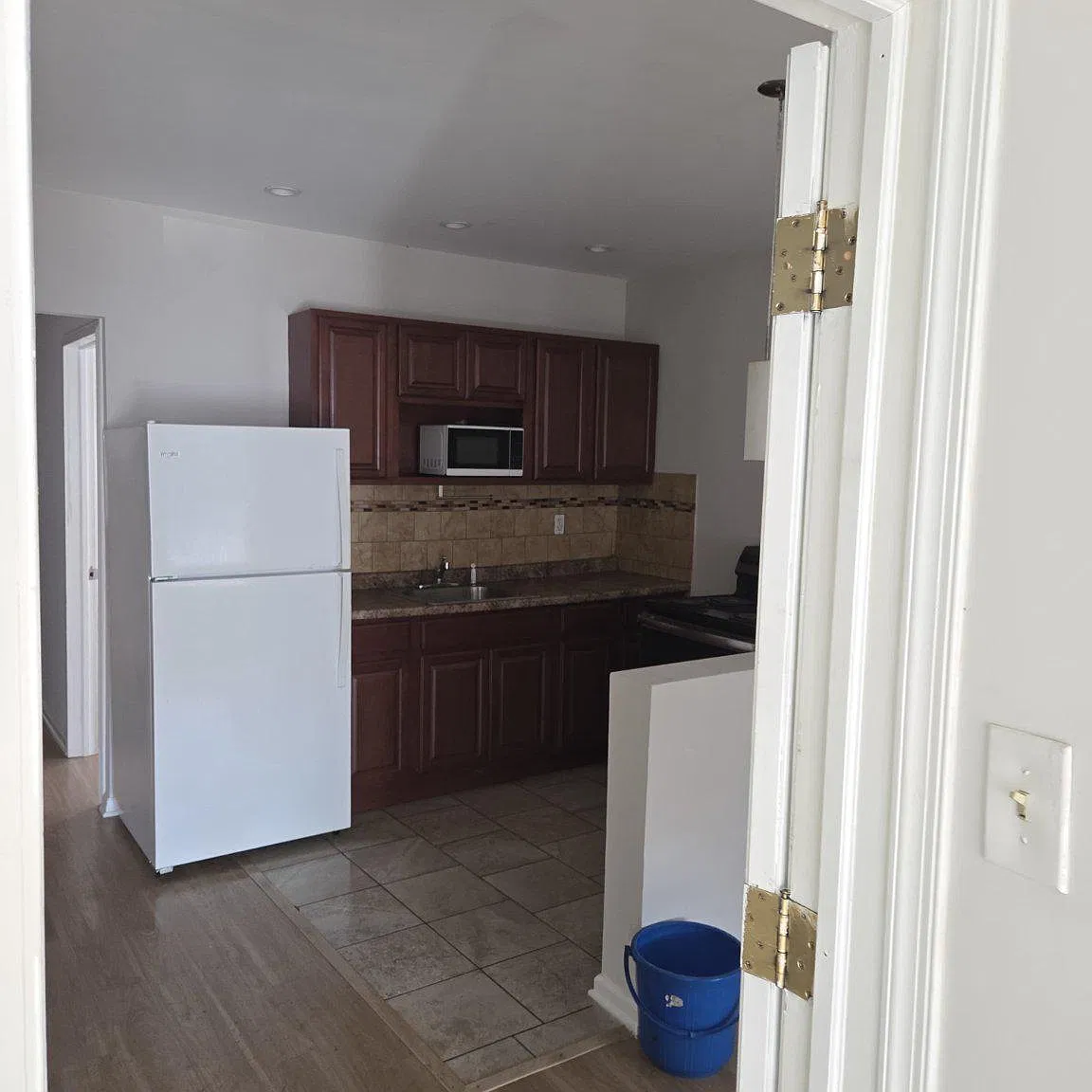 2 bed, 1.0 bath, 1600 sqft, $1,400 — Photo 1